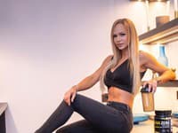 Sympatická fitneska Saskia Cakoci hovorí o kalorickom deficite a chudnutí 