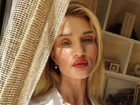 Rosie Huntington-Whiteley odhalila, čo pri svojej beauty rutine nevynechá 