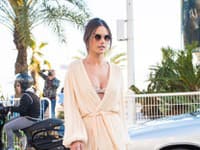 Modelka Alessandra Ambrosio predviedla model skutočne hodný francúzskej riviéry