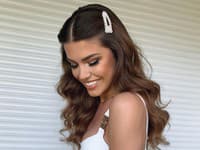 Perlovú variáciu hair clip, ktorú si vybrala aj riadieteľka súťaže krásy Karolína Chomisteková, si zamiloval doslova celý Instagram