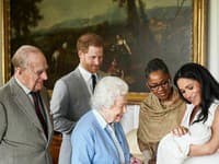 Práve v joge jej pomáha jej mama Doria Ragland, ktorá prišla na čas k Meghan a spoločne sa venujú aj tejto aktivite