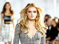 Zavinovacie šaty podľa Diane von Furtenberg sú symbolom sebavedomej modernej ženy