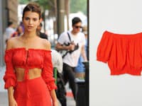 Modelka Emily Ratajkowski vie, že odhalené ramená v kombinácii s výstrihom je rana do čierneho