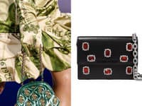 Moschino aj Prada vo svojich kolekciách uviedli mini kabelky zdobené bižutériou, výraznými kamienkami a štrasom