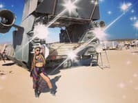 Známe modelky sa i tento rok predviedli na festivale Burning Man v odvážnych lookoch