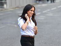 Meghan prišla podporiť oficiálne spustenie predaja oblečená v kúskoch z jej kolekcie
