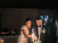 Hoci túžili mať s Kalim svadbu uprostred prírody a bosí, čo napokon nevyšlo kvôli dažďu, prostredie stodoly malo svoje čaro 