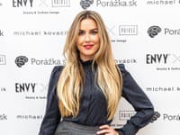 Majiteľka estetickej kliniky Natália Selveková zvolila outfit tón v tóne a IT kabelku súčasnosti
