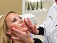 Čaká vás výnimočná udalosť? Simona Krainová odporúča pre dokonalú pleť hydrogelovú masku
