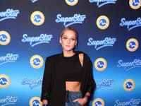 Speváčka Emma Drobná počas večera zaspievala a svojím stylingom dokazuje, že patrí medzi aktuálne najlepšie oblečené ženy na Slovensku