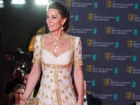 Pozvanie aj tento rok prijala Kate Middleton spolu s manželom Williamom. Kate si na slávnostné odovzdávanie, ktoré sa koná každoročne v Londýne, obliekla bielo zlatý model, ktorý vynikajúco doladila so šperkami i s účesom. 
