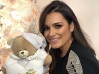 Tento rok oslávi modelka Alena Šeredová 42 rokov. A privíta na svete ďalšie, v poradí tretie dieťa. O novinku sa podelila osobne na sociálnych sieťach.