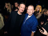 Jean Paul Gaultier spolu s Dries Van Noten po prehliadke Jean Paul Gaultier v Paríži v januári 2020