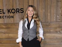 Nové kolekcie si prišla obzrieť aj herečka Blake Lively. Tá prekvapila pár kilami navyše, i keď na šarme jej to neubralo.