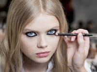 Dior hlási na zimu comeback očných liniek: Aký make-up bude striedať aktuálne trendy?
