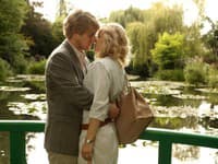 Aj romantické filmy mali posledné dekády úspech. Polnoc v Paríži je jedným z nich