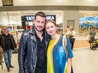 Vkusne pôsobí aj nová dvojica - Martin Valihora s priateľkou, herečkou Natáliou Germani