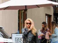 Modelky nosia v civile jednoduché nadčasové kúsky