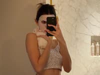 Kendall Jenner má ultra štíhly pás, čo sa jej fanúšikom prestáva páčiť