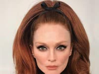 Takmer 60-ročná Julianne Moore presne vie, čo jej uberie na rokoch