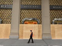 Najprestížnejšia ulica 5th Avenue v New Yorku sa zmenila na nepoznanie, takto to vyzerá pred butikom Bvlgari