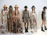 Dior a jeho kolekcia na jar/leto 2020 v znamení rozmanitosti klobúkov