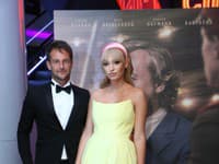 Slovenskú premiéru českého filmu Havel prišli uviesť priamo jej predstavitelia, medzi nimi samotný režisér Slávek Horák s priateľkou, módnou návrhárkou Vandou Jandou