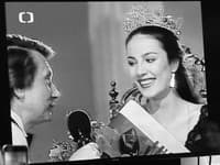 Ivana Christová, prvá Miss Česko-Slovenska v roku 1989 počas finálového večera