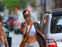 Modelka Bella Hadid rada ukáže vyšportovanú postavu