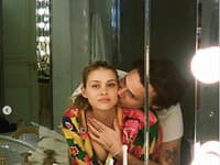 Nicola sa stala len pred pár dňami manželkou najstaršieho syna Victorie a Davida Beckham