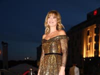 Moderátorka Jarmila Lajčáková-Hargašová potvrdila status dámy, keď sa na červenom koberci objavila v zlatej róbe
