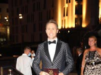 Moderátor Matej Sajfa Cifra bol počas večera stredobodom pozornosti a tomu mal prispôsobený aj styling