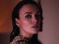 Pôvabná Keira Knightley opäť zahviezdila: Uprostred noci rozohráva hru zvádzania