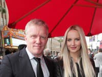 Lucia spolu so svojím partnerom, hercom Anthonym Michaelom Hallom