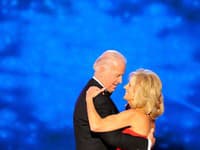 Novozvolený americký prezident musel svoju manželku požiadať o roku až päťkrát