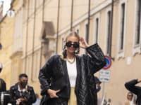 Farba roka v uliciach v podobe street stylu