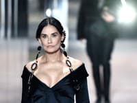 Demi Moore na prehliadke, ktorú otvárala, poriadne vyrazila dych