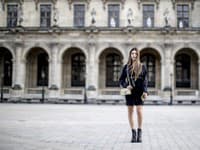 Minulú sezónu žiarili ankle boots, túto ich vyššia a streetovejšia verzia