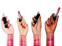 Rouge Dior je známy svojou kvetinovou starostlivosťou o pery, obohatenou o výťažky kvetov z červenej pivonky a granátového jablka
