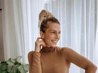Bývalá fitness trénerka, dnes mama a influencerka, Denisa Lipovská sa s nami podelila o svoje inšpiratívne názory a jasne pomenovala aj svoje priority. 