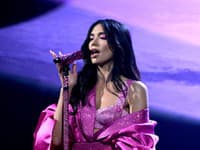 Dua Lipa na odovzdávaní cien Grammy predviedla hneď dva outfity