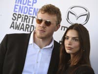 Emily s manželom Sebastianom Bearom, ktorý jej bol neverný