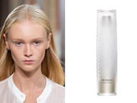 Denná esencia Sensai Essence Day Veil, ktorá pôsobí ako ochrana pred UV žiarením i ako starostlivosť o pleť proti známkam starnutia