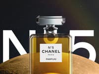 N°5 je určený pre tie ženy, ktoré si rovnako ako Mademoiselle Chanel vyberú, kým chcú byť, a stanú sa nimi
