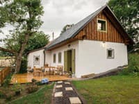 Zelená chalúpka je ako vytrihnutá z rozprávkovej knižky