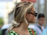 Scrunchie krásne dotvoria bežný denný look