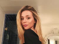 Vnučka známej herečky si vyskúšala už aj úlohu modelky