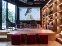 V spolupráci s módnym podujatím Fashion LIVE! otvoril SOM STORE už 18. mája svoj prvý predajný POP-UP v Twin City Tower v priestoroch reštaurácie THE NOOK v Bratislave