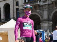 Marlona nedávno naučil bicyklovať a zdá sa, že svet okolo jeho otca sa mu veľmi páči