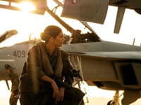Arnoldovu dcéru si zahrá herečka známa z pripravovaného nového filmu s Tomom Cruisom Top Gun: Maverick, Monica Barbaro. 